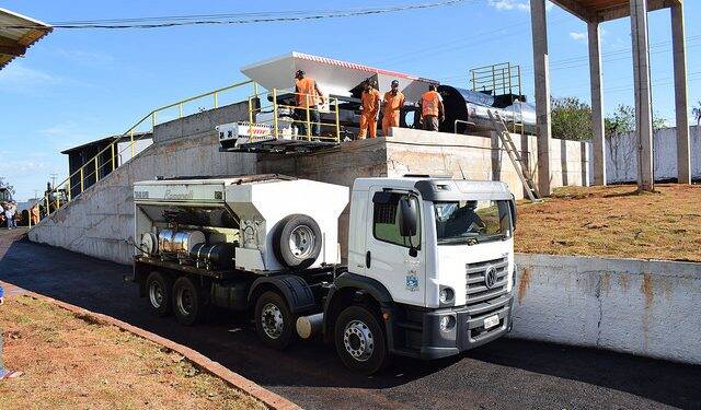 Usina de asfalto inaugurada no fim de semana irá produzir 300 toneladas por dia em Foz
