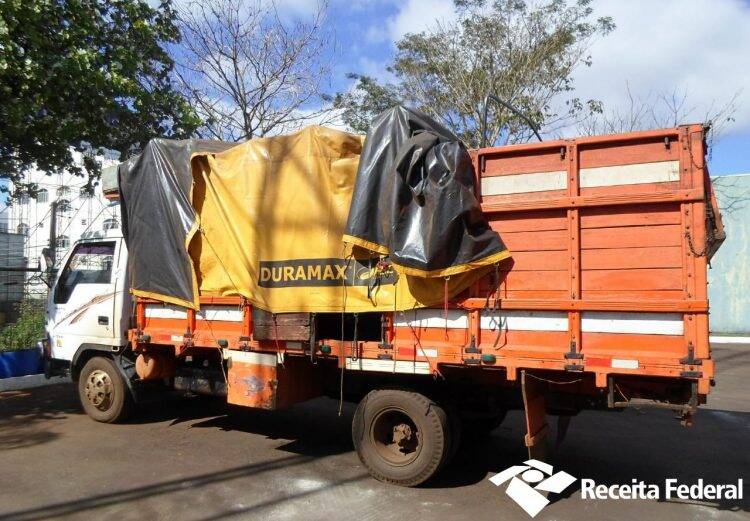 Caminhão carregado com Para-Brisas é apreendido na Ponte Internacional Da Amizade