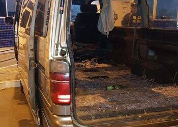 Van com maconha escondida em fundo falso é apreendida na Ponte da Amizade