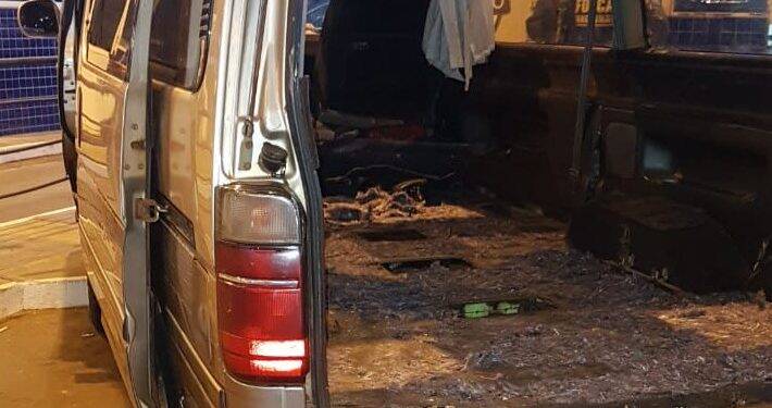 Van com maconha escondida em fundo falso é apreendida na Ponte da Amizade