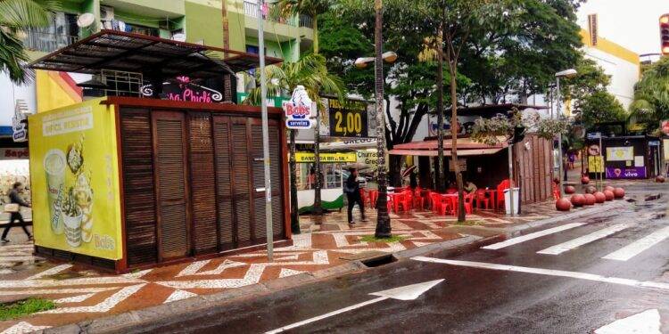 Prefeitura lança licitação dos quiosques da Avenida Brasil