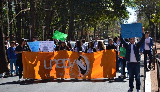Estudantes de Cidade do Leste se manifestam contra a corrupção