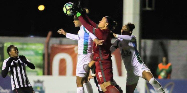 Feminino de Foz se complica no Brasileiro