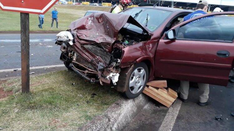 Acidente deixa duas mulheres em estado grave em Foz