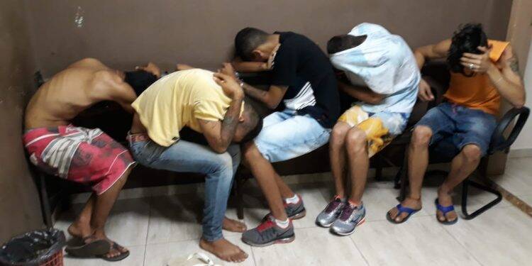 Polícia prende suspeitos de roubo a joalheria no centro