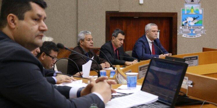 Mesa diretora propõe redução das gratificações na Câmara