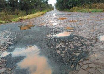 Moradores da área rural reclamam de buracos na Felipe Wandscheer