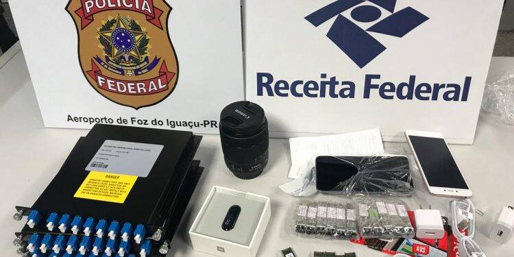 Receita apreende equipamentos de fibra ótica no Aeroporto de Foz