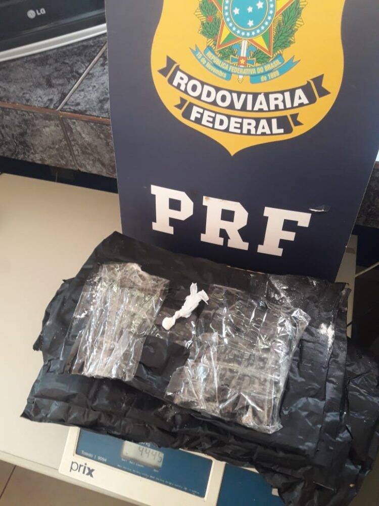 PRF/PR flagra dupla do Rio Grande do Sul transportando cocaína para ser revendida em Pelotas