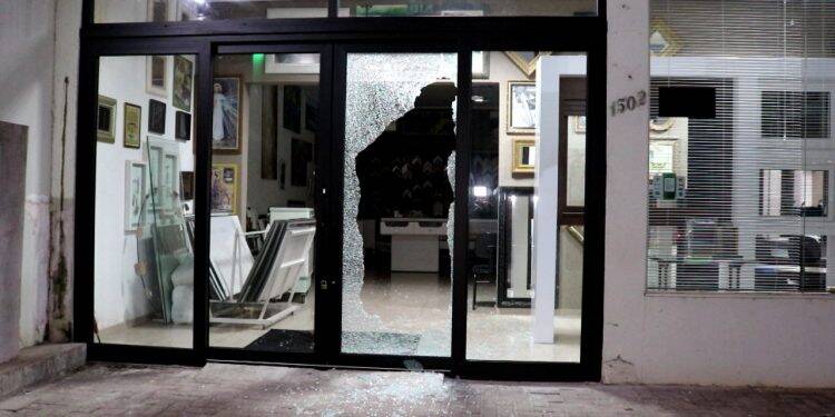 Dupla de arrombadores é presa no centro de Foz do Iguaçu