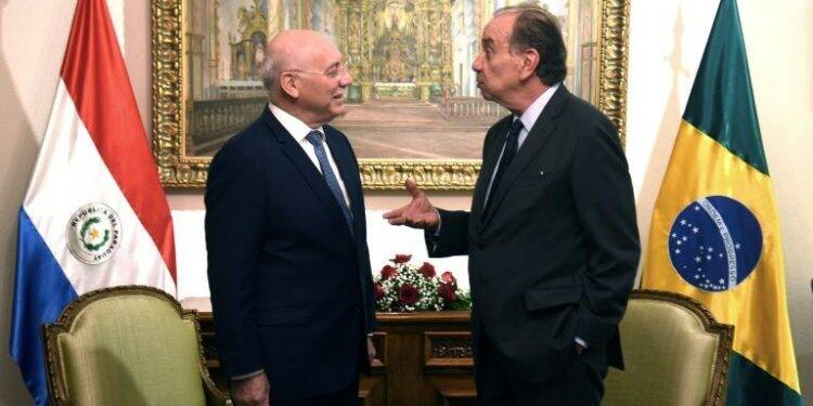 Chanceler do Paraguai visita Brasil para negociar construção de pontes