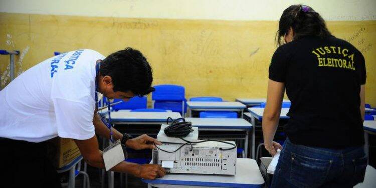 TSE define urna eletrônica e confirma 13 candidatos à Presidência