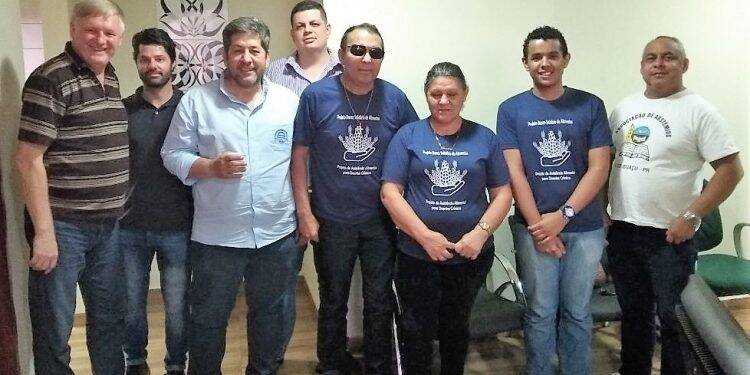 Sinditaxi entrega uma tonelada de alimentos a doentes crônicos