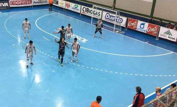 Foz Cataratas vence em Cascavel e melhora posição