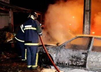 Carro é incendiado em ato criminoso no Morumbi