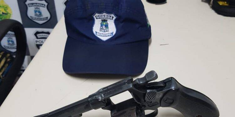 Rapaz é preso com revólver no Cidade Nova