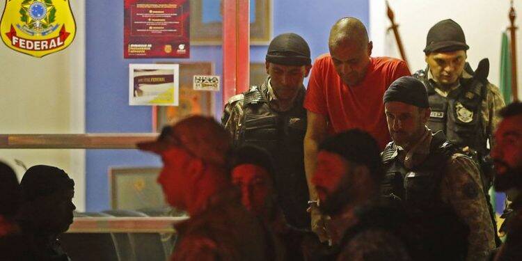 Autor do ataque contra Bolsonaro chega a presídio federal em Campo Grande