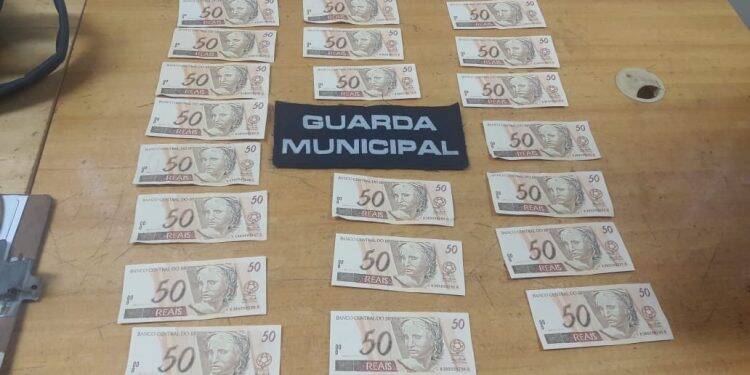 Guarda Municipal prende um com dinheiro falsificado