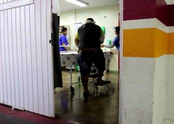 Homem é esfaqueado durante assalto na Terceira Pista da JK