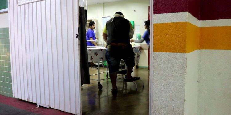 Homem é esfaqueado durante assalto na Terceira Pista da JK