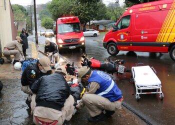 Acidente com motocicleta deixa dois feridos