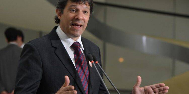PT indica Haddad no lugar de Lula na disputa presidencial