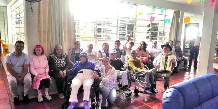 Jantar Show em prol do Lar dos Velhinhos