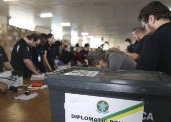 Mais de 10,6 mil brasileiros vão votar em cédula de papel no exterior