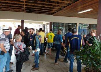 Iguaçuenses enfrentam fila para votar