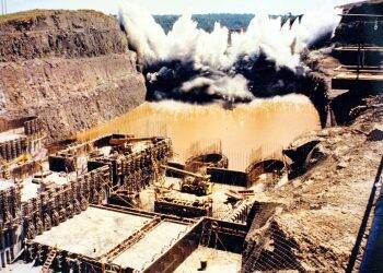 História: explosão do Canal de Desvio de Itaipu completa 40 anos