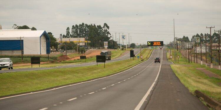 Feriado prolongado aumenta o fluxo de veículos em 34% na BR-277