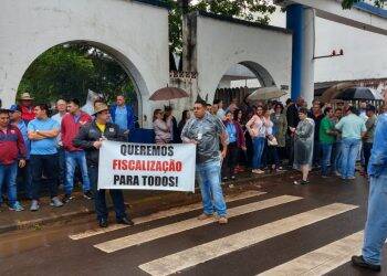 Manifestação pede fiscalização do Foztrans aos aplicativos de transporte