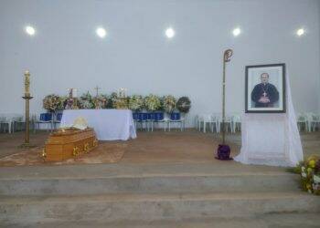 Comunidade católica se despede de Dom Dirceu