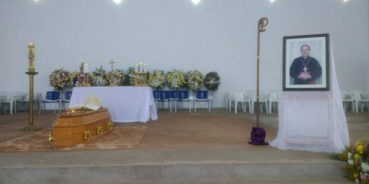 Comunidade católica se despede de Dom Dirceu