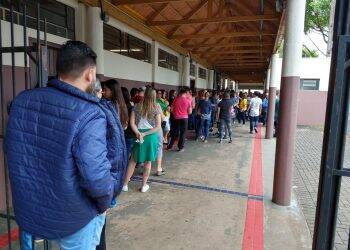 Iguaçuenses enfrentam fila para votar