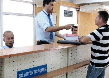 Sancionada lei que dispensa reconhecimento de firma e autenticação de documento
