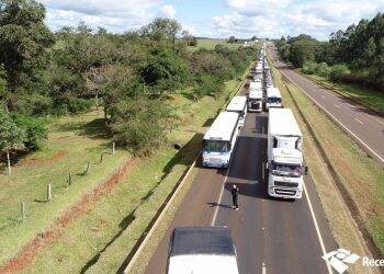 Receita Federal intensifica o combate à prática de formação de comboios de ônibus