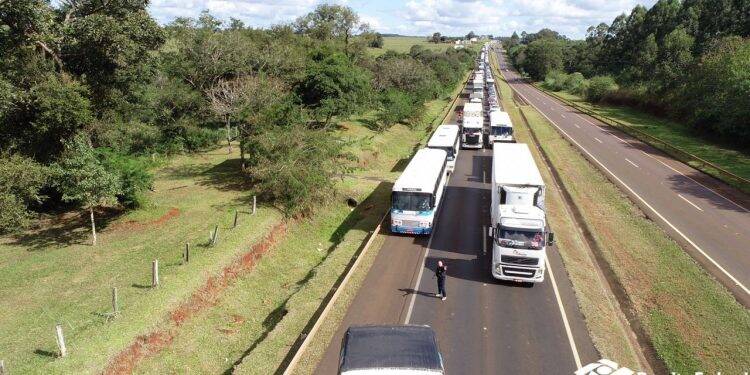 Receita Federal intensifica o combate à prática de formação de comboios de ônibus