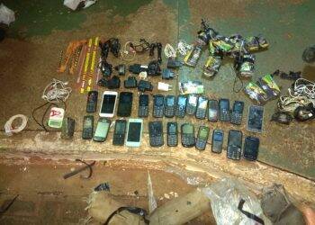 Polícia apreende celulares, maconha, serras e brocas que seriam jogados para a PEFII