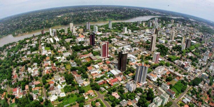 Foz do Iguaçu se mantém entre as cidades que mais geram empregos no Paraná