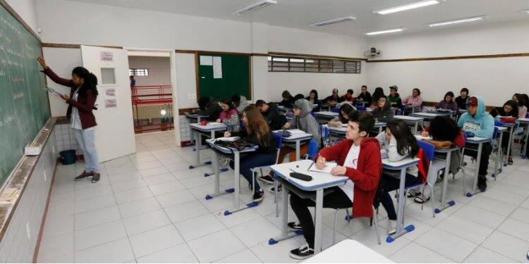 Carteira de vacinação será obrigatória para matrícula na rede estadual