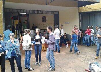 Brasileiros vão às urnas no Paraguai