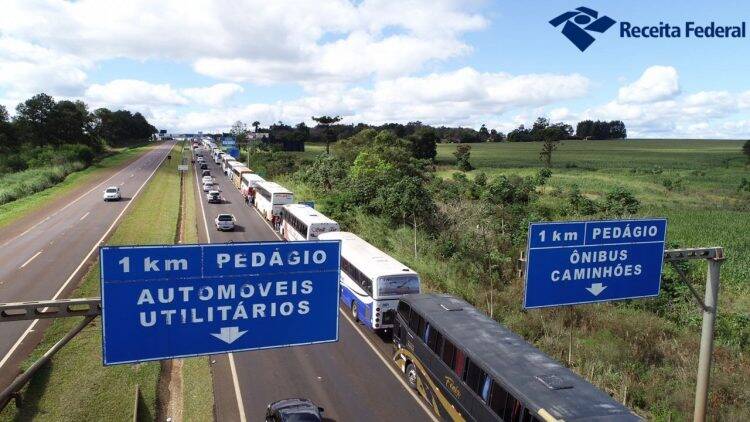 Receita Federal intensifica o combate à prática de formação de comboios de ônibus