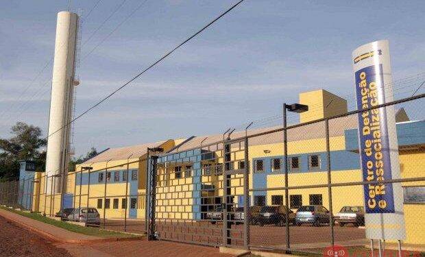 Agente penitenciário acusado de facilitar entrada de objetos ilícitos na PEF2 responde por improbidade