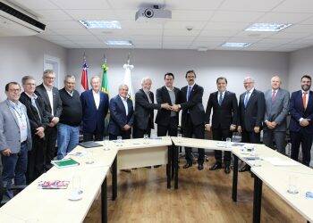 Ratinho Jr. e lideranças empresariais discutem parceria com Itaipu