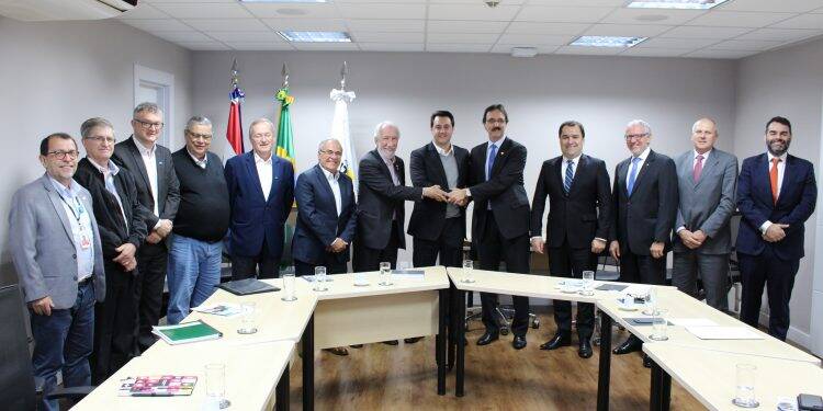 Ratinho Jr. e lideranças empresariais discutem parceria com Itaipu