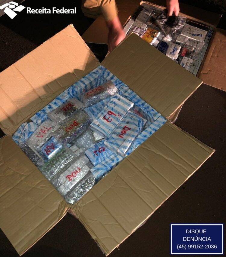 Mais de R$ 290 mil em medicamentos foram encontrados em ambulância oficial retida pela Receita Federal