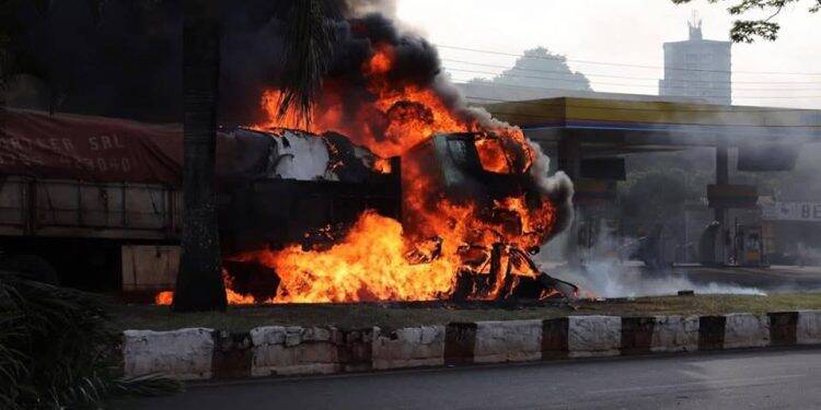 Um homem morre e outros dois ficam feridos em explosão na Avenida das Cataratas