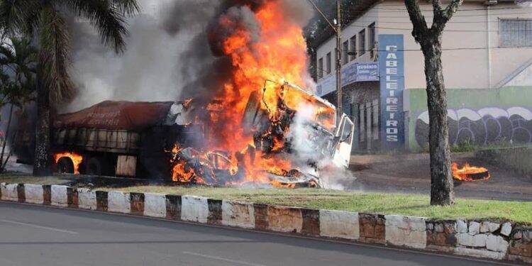 Um homem morre e outros dois ficam feridos em explosão na Avenida das Cataratas