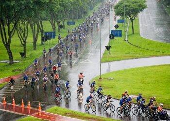 Chuva foi atração a mais para passeio de ciclistas